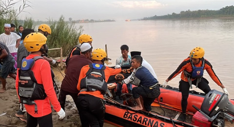 Ditemukan 10 Meter dari Lokasi Jatuh, Fajar Berhasil Dievakuasi